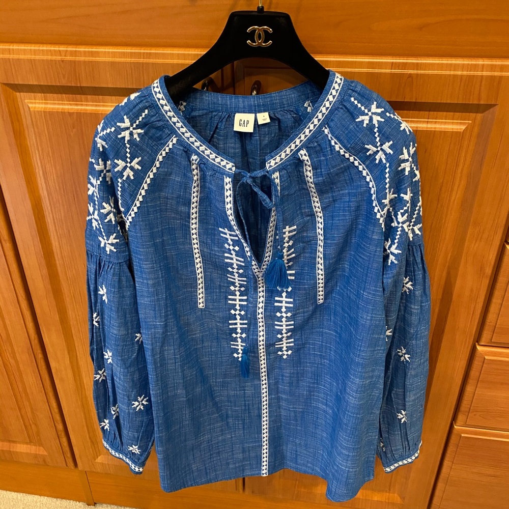 Peasant blouse.